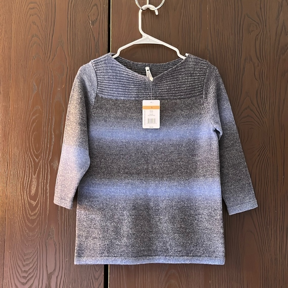 Leo & Nicole 3/4 sleeved gray and blue sweater. Size Small. NWT.